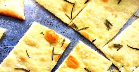 Пицца с розмарином