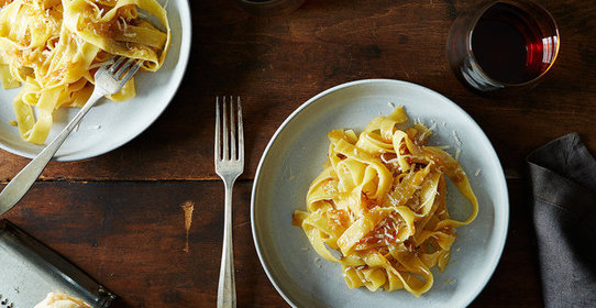 Паста с тыквой и луком