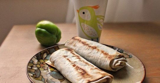 Рулет из сулугуни с зеленью