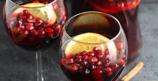 Сангрия с зернами граната