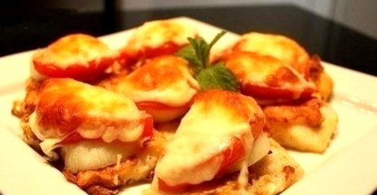 Рыба, запеченная под овощами и сыром