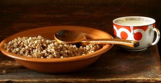 Гречневая каша с имбирным молоком и корицей