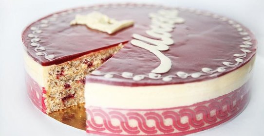 Торт «Миндальный с малиной»