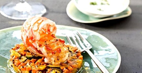 Лангустины с кардамоновым маслом и мятным йогуртом