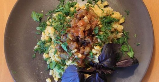 Гороховая каша с баклажанами