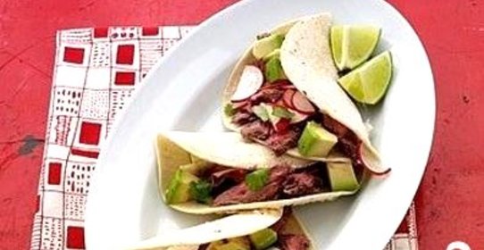 Кукурузные лепешки с говядиной и сальсой