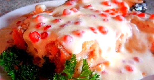 Семга под сливочно-икорным соусом