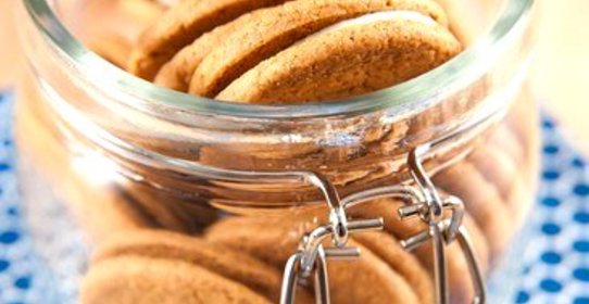 Печенье из цукини с орехами и сырной прослойкой