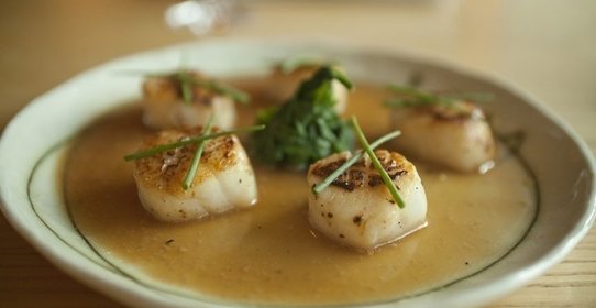 Морские гребешки со шпинатом