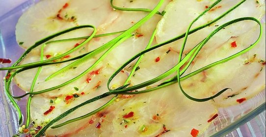 Карпаччо из морского черта с цукини
