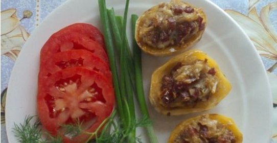 Картошка с колбасой в духовке