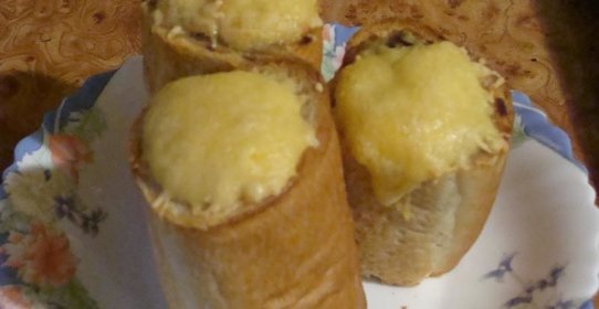 Жульен с курицей в багете