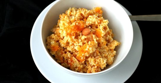 Каша пшенная с курагой и тыквой