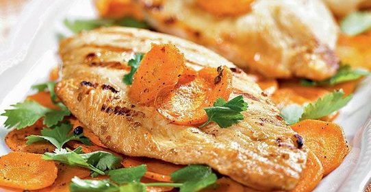 Цыпленок в йогурте, жаренный на гриле, и морковь с кардамоном