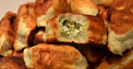 Пирожки с зеленым луком и яйцом