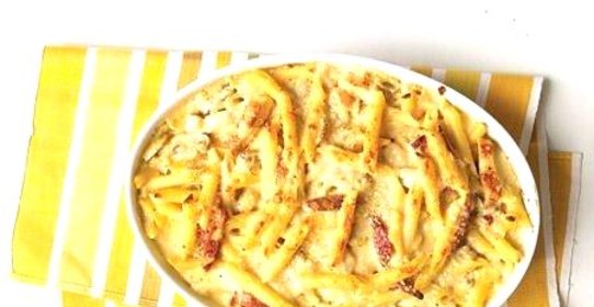 Запеченная паста с курицей и помидорами