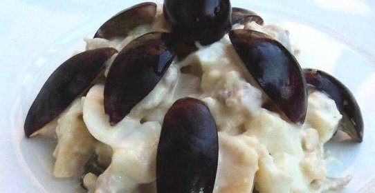 Салат с виноградом и курицей