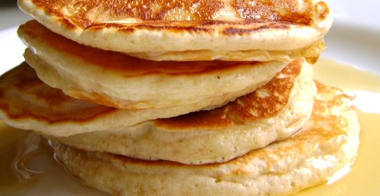 Оладьи на молоке с яблоками