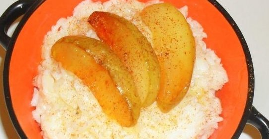 Молочная каша рисовая с яблоками