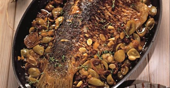 Карп, тушенный с виноградом