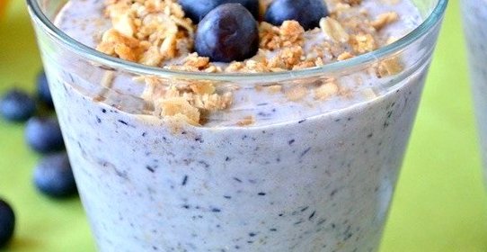 Овсянка с бананом и черникой