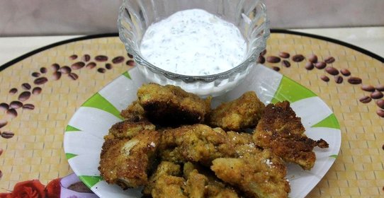 Цветная капуста в панировке с сметанным соусом