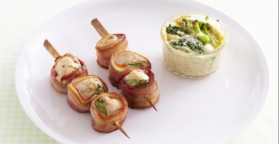 Шашлычки из индейки (курицы) с базиликом и беконом