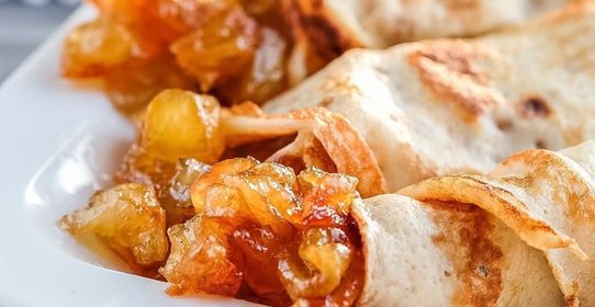 Французские крепы с карамелизованными яблоками