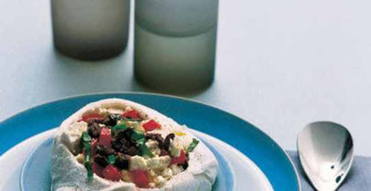 Тартар из моцареллы с маслинами и желе из помидоров