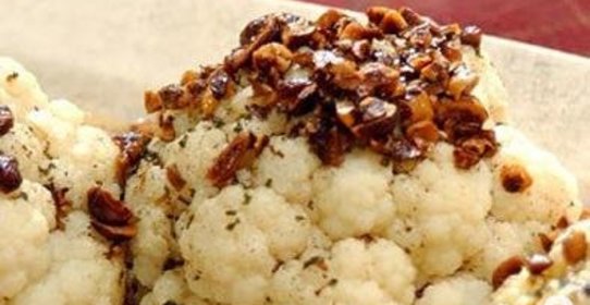 Цветная капуста с соусом из лесных орехов