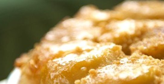 Песочный пирог из айвы с карамелью