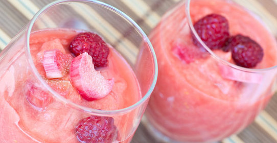 Смузи из малины и ревеня