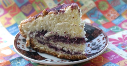 Бисквитный торт с прослойкой из черемухи