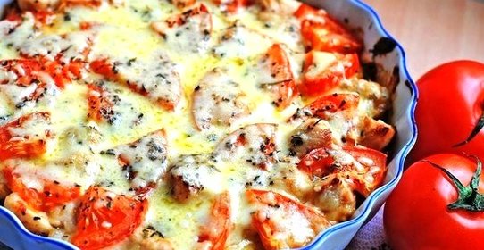 Куриное филе запеченное с овощами и сыром