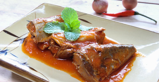 Скумбрия в томатном соусе