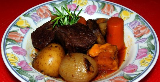 Говядина и овощи в казане