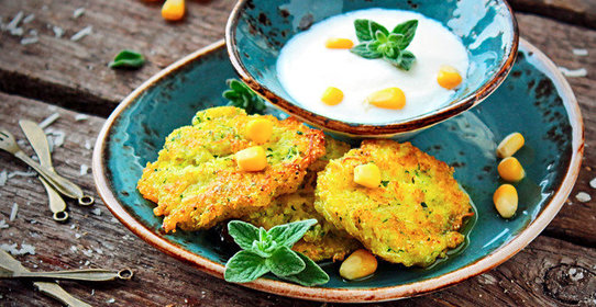 Сырные оладьи из цуккини