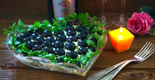 Салат с виноградом и капустой