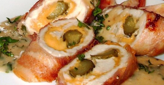 Куриные рулетики с чесночным соусом