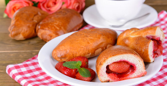 Пирожки с клубникой