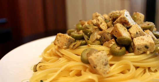 Паста с тофу и оливками