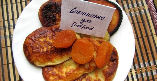 Оладьи с курагой и яблоками