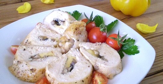 Грудка, запеченная с грибами и сыром