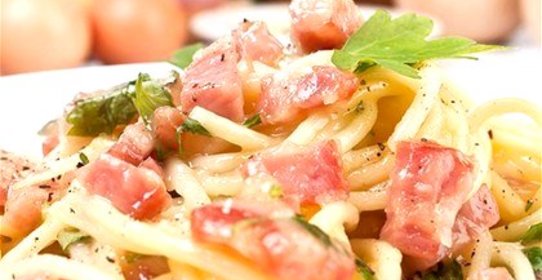 Спагетти карбонара с пармезаном