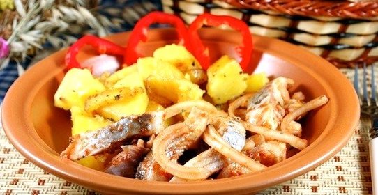 Сельдь, маринованная с томатной пастой
