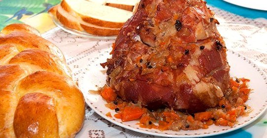 Ветчина в бальзамической глазури с жареным коктейльным луком