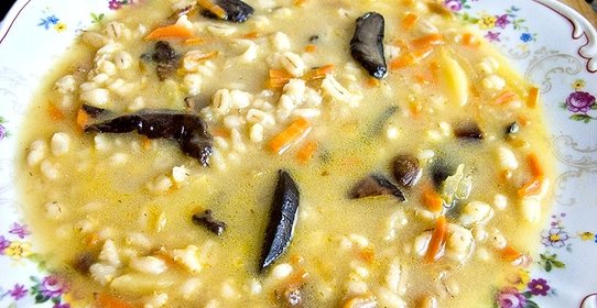 Перловка с сушеными грибами