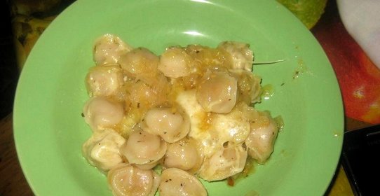 Пельмени с помидорами