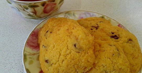 Песочное печенье на маргарине с изюмом