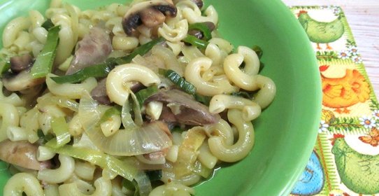 Макароны с куриной печенью и грибами